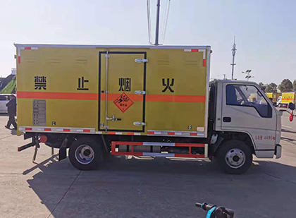 双清爆破器材运输车