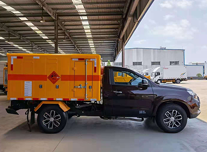 双清爆破器材运输车